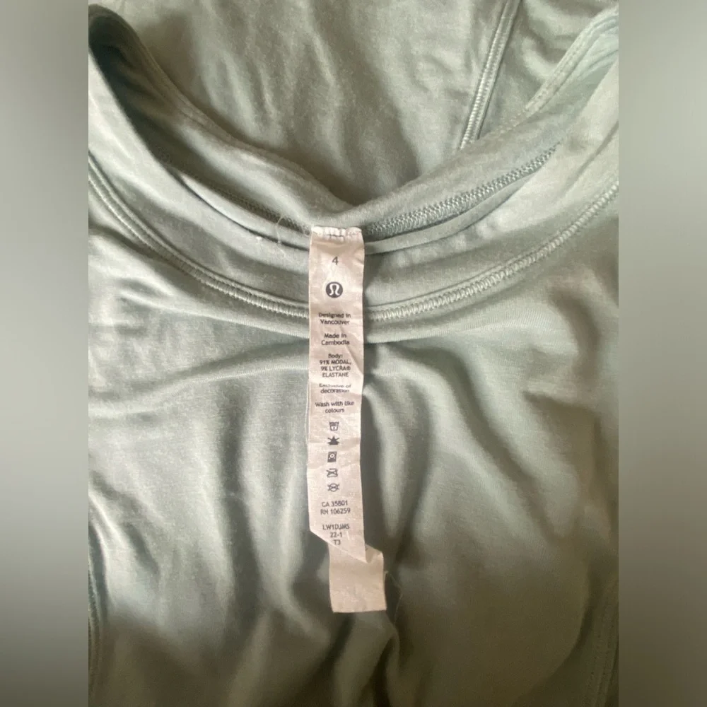 Lululemon Modal Pleated Shoulder Tank Top ~ Size 4 - Picture 6 of 6